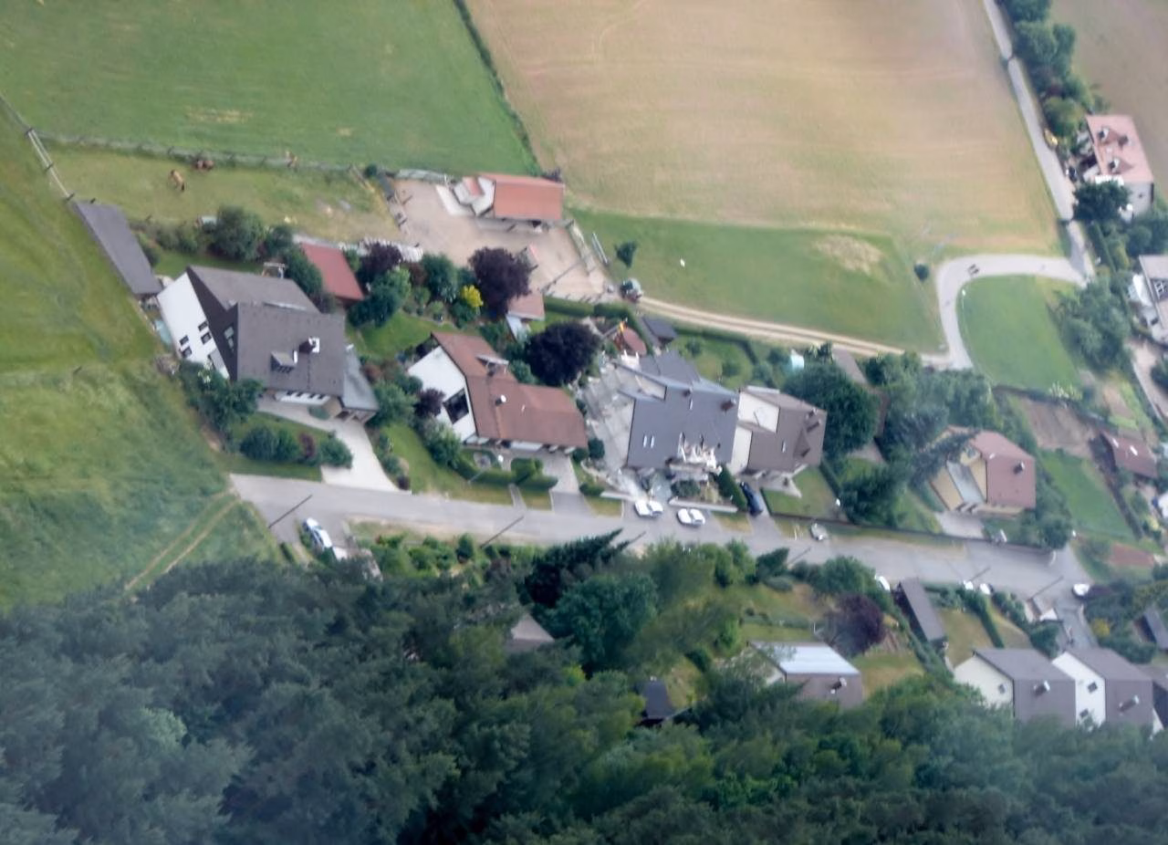Luftbild der Ortsmitte von Döllnitz